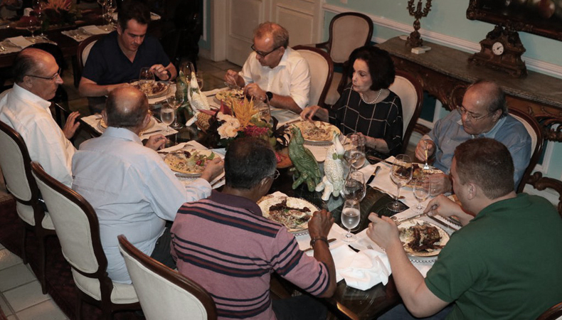 Presidenciável jantou na casa do senador piauiense