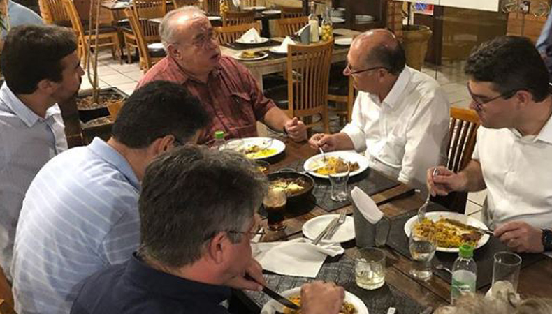 Geraldo Alckmin com tucanos e aliados