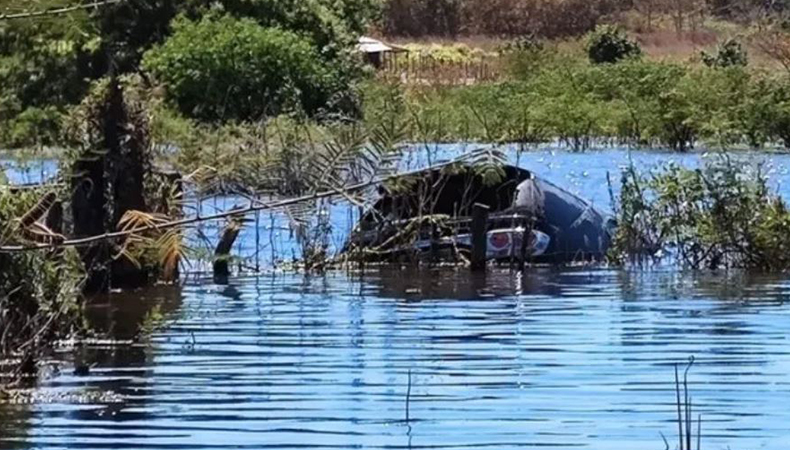 Carro sendo retirado