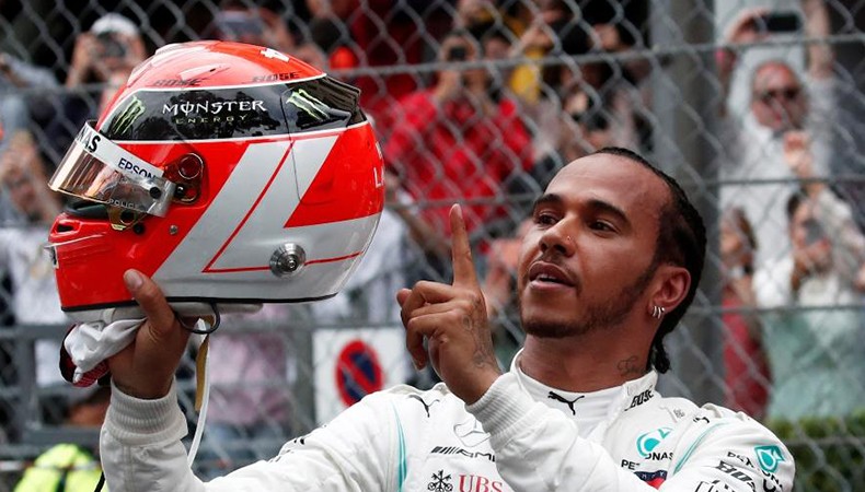 Lewis Hamilton homenageou Niki Lauda após a conquista da vitória no GP de Mônaco hoje de manhã / Foto: Benoit Tessier-Reuters