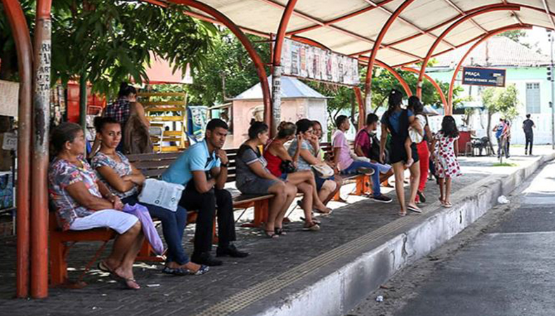 Usuários esperaram horas nas paradas / Foto: Cidade Verde
