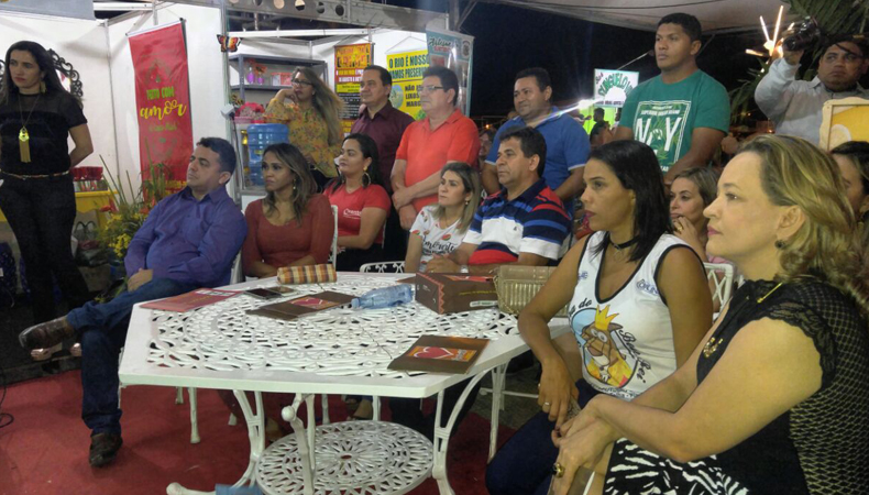 Prefeito Ribinha com vários prefeitos da região de Campo Maior