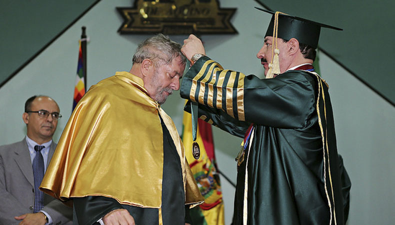 Ex-presidente Lula recebe título de doutor Honoris Causa da Universidade de Aquino Bolívia - Unabol, em Santa Cruz de la Sierra / FOTO: RICARDO STUCKERT-INSTITUTO LULA (21/05/2014)