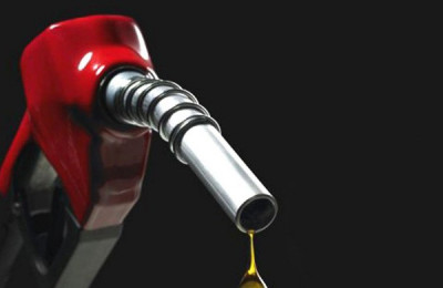 Além da queda, o coice: preço da gasolina chega a R$ 4,35