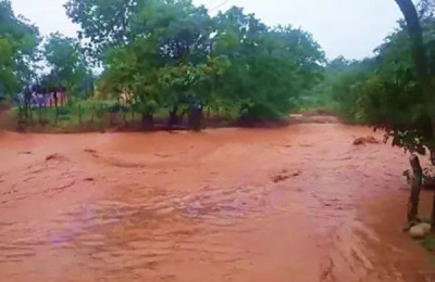 Chuva deixa mais de 100 famílias isoladas em Barreiras do Piauí