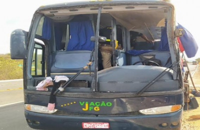 Acidente com ônibus deixa vários mortos e feridos no Sul do Piauí