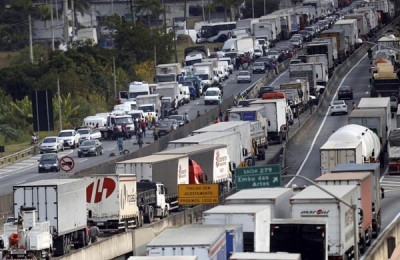 Brasil, um país que é refém dos gigantes das estradas