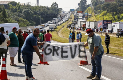 Greve dos caminhoneiros mostra Brasil a beira de um colapso