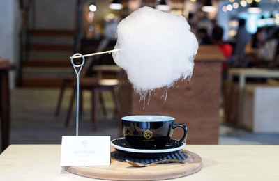 Este café é servido com uma nuvem que faz chover na sua xícara