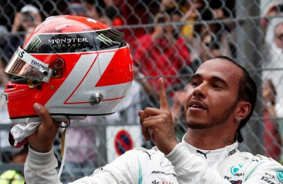 Hamilton vence em Mônaco, e punição tira Verstappen do pódio