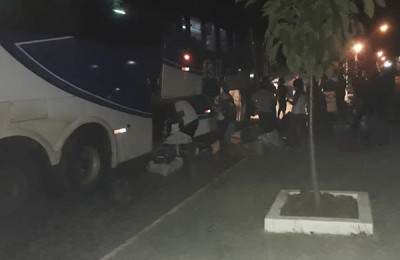 PM e Vigilância Sanitária abordam ônibus com 36 pessoas em Oeiras