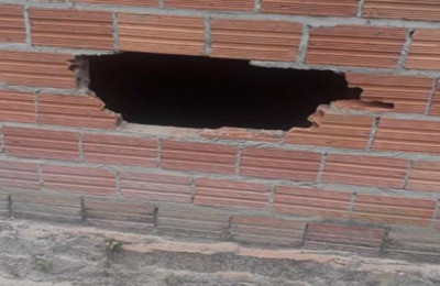 Ladrão abre buraco na parede e rouba motociclta em Barras-PI