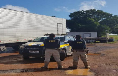 Motorista com contrabando fura bloqueio e foge da polícia no Piauí