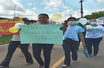 Pais e alunos fazem manifestação pela volta às aulas em Juazeiro do PI