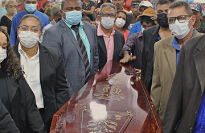 Dor e revolta no enterro do vereador piauiense assassinado em São Paulo