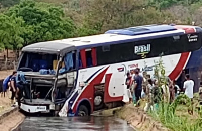 Acidente com ônibus mata piauiense que vinha visitar parentes em Piripiri-PI