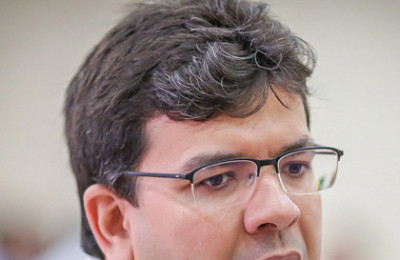 Assessoria de Rafael Fonteles classifica como fake news aumento de combustíveis