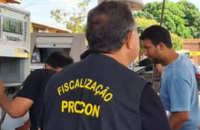 PROCON-PI fiscaliza postos de combustíveis em 23 municípios; veja as irregularidades