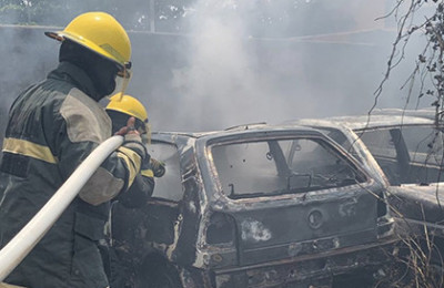Incêndio atinge cinco veículos que estavam na delegacia da cidade de Barras-PI
