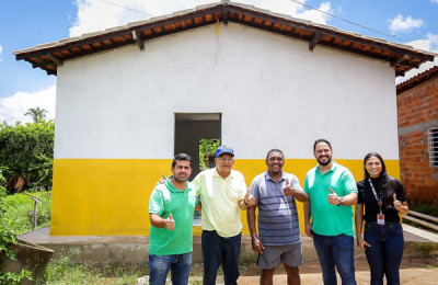 Prefeito Dr. Pessoa visita casas que estão sendo construídas na Vila Padre Humberto