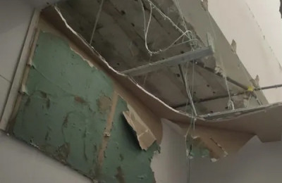 Parte do forro do Hospital de Urgência de Teresina cai após vazamento na tubulação