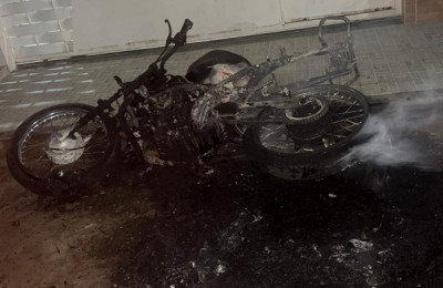 Homem é preso acusado de atear fogo na motocicleta da esposa em Paulistana-PI
