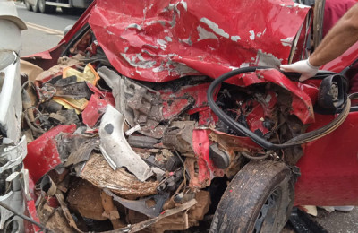 Jovem morre após colisão entre veículo e carreta no município de Marcolândia-PI