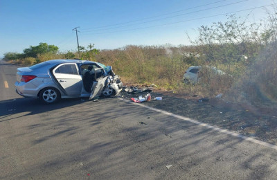 Vice-prefeito, pai e filha morrem em acidente de carro na cidade de Valença do Piauí