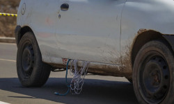 Corpo de homem é encontrado em uma rede, dentro de um carro, em Teresina